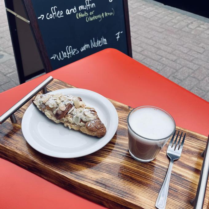 Café Le Sultan - Croissant-coffee-almond-almonds