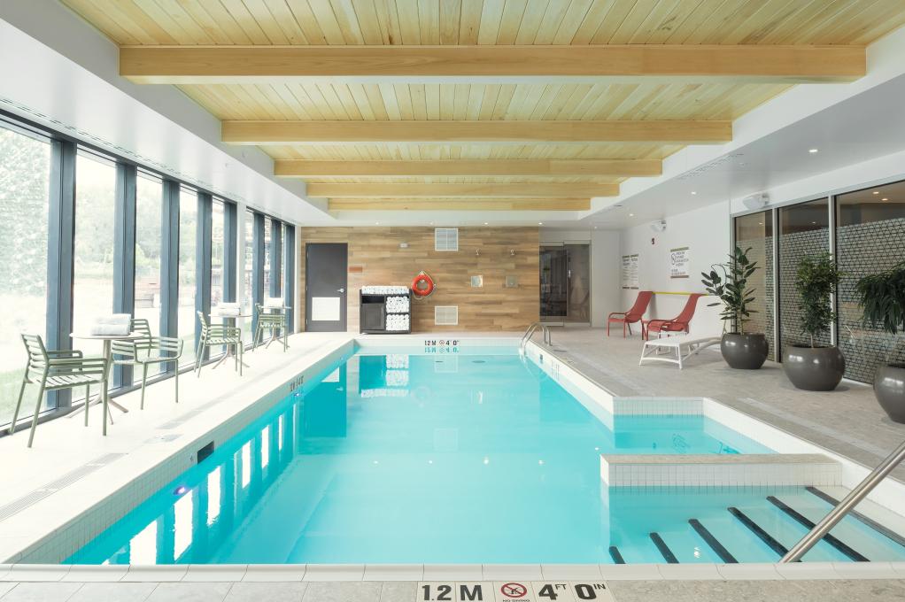 Home2 Suites par Hilton Québec - Pool and exterior view