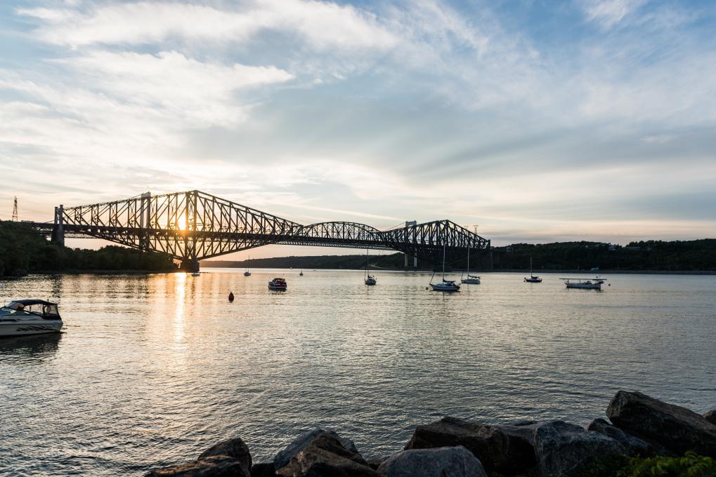 Pont de Québec - Vue sur le pont à partir de La Marina de la Chaudière
