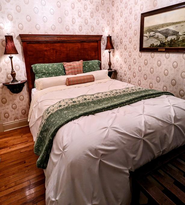 Auberge J.A. Moisan - Room with 1 queen-size bed