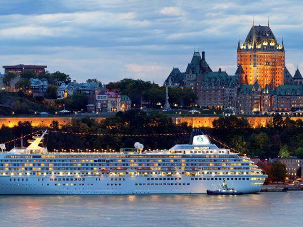 Cruise Ship in front of the Old Québec