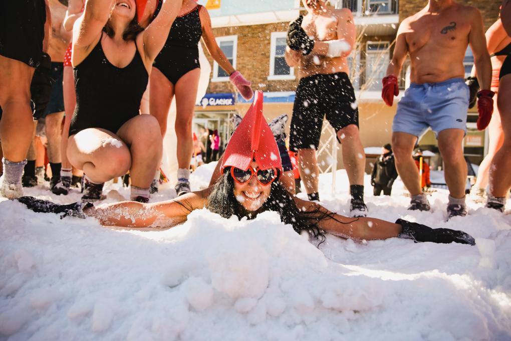 Bain de neige au Carnaval de Québec