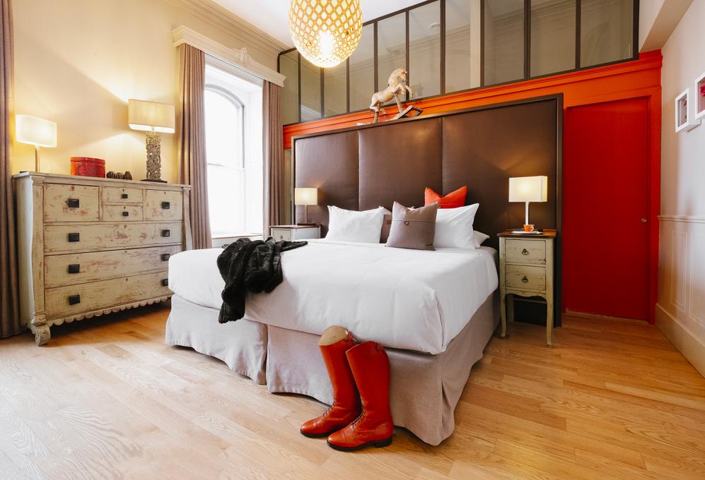 Hôtel Nomad Québec - Suite Junior 1 très grand lit avec bureau à tiroirs