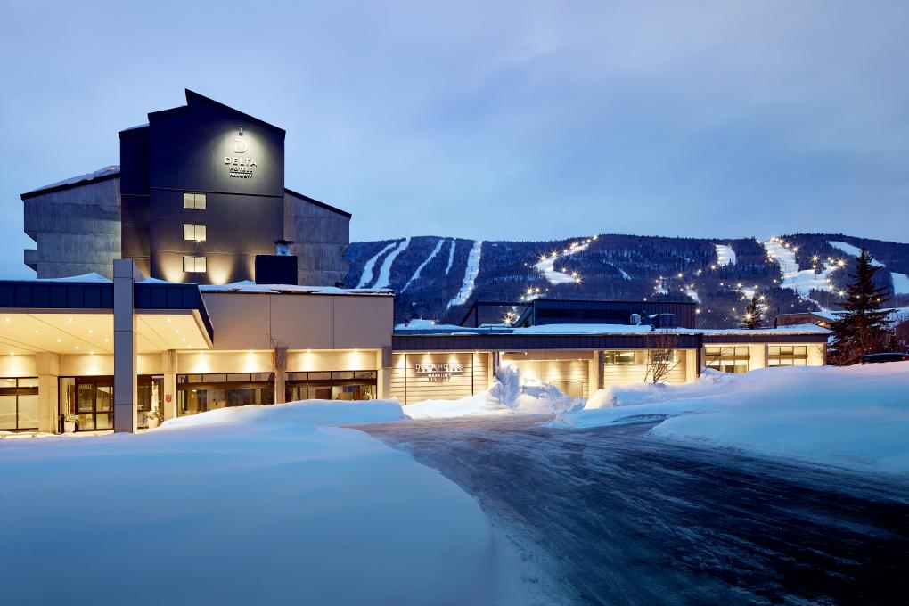 Delta Hotels Marriott, Mont Sainte-Anne, Resort et Centre des congrès -Extérieur en soirée