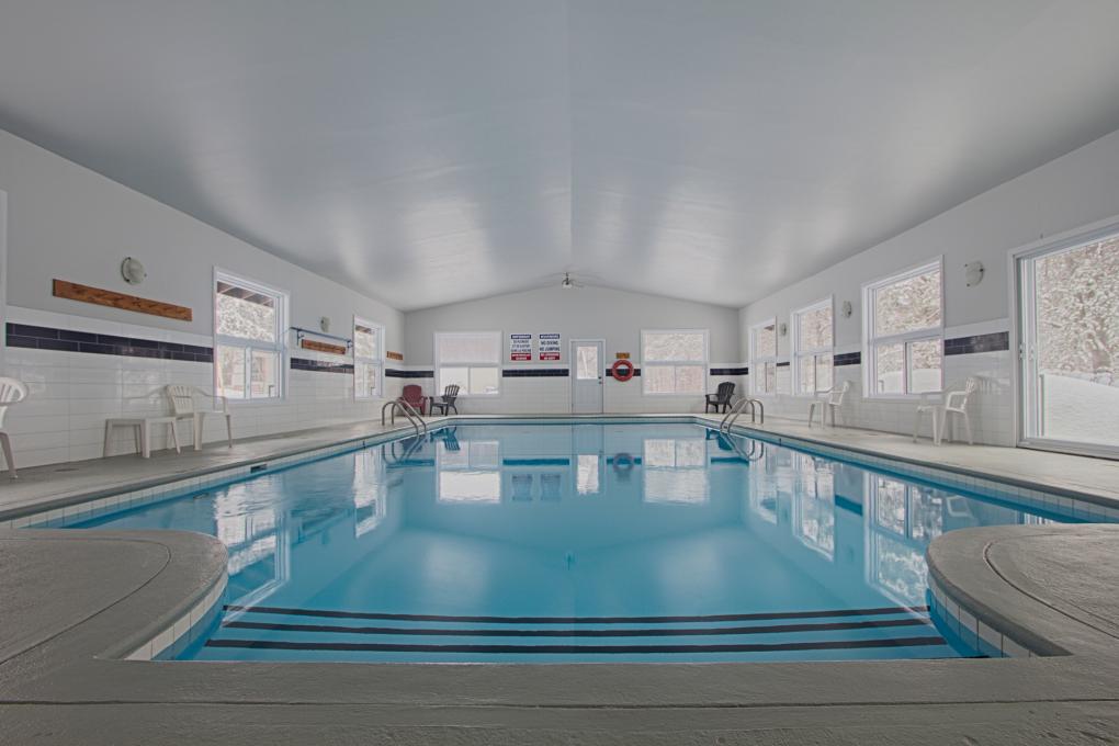 Villas Mont Sainte-Anne - interior pool