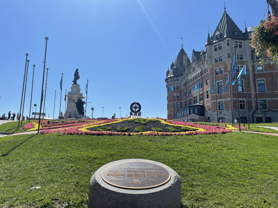 Tommy Byrne - Guide touristique & historien - UNESCO Monument in front of the Château Frontenac
