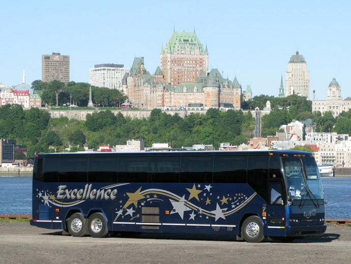 Autocar Excellence - marine coach in front of Château Frontenac
