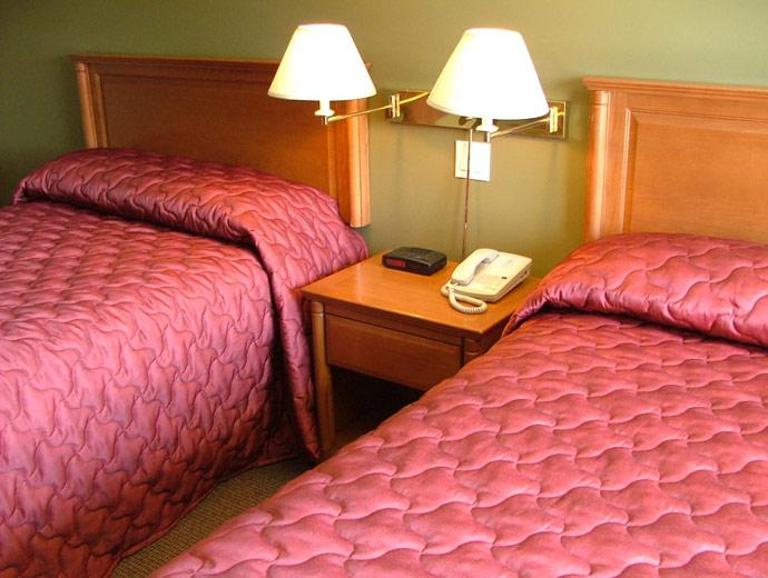 Hôtel et Suites Monte-Cristo - room with 2 double beds