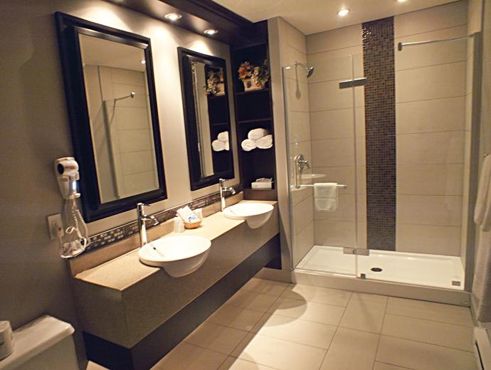 Hôtel et Suites Monte-Cristo - bathroom