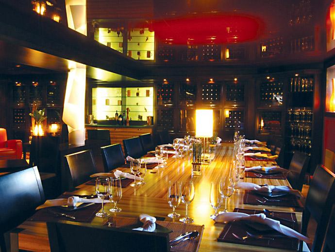 Montego-Resto Club - large table