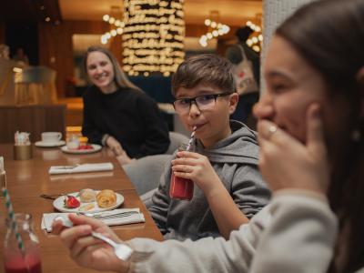 Hilton Québec - Déjeuner en famille au CABU