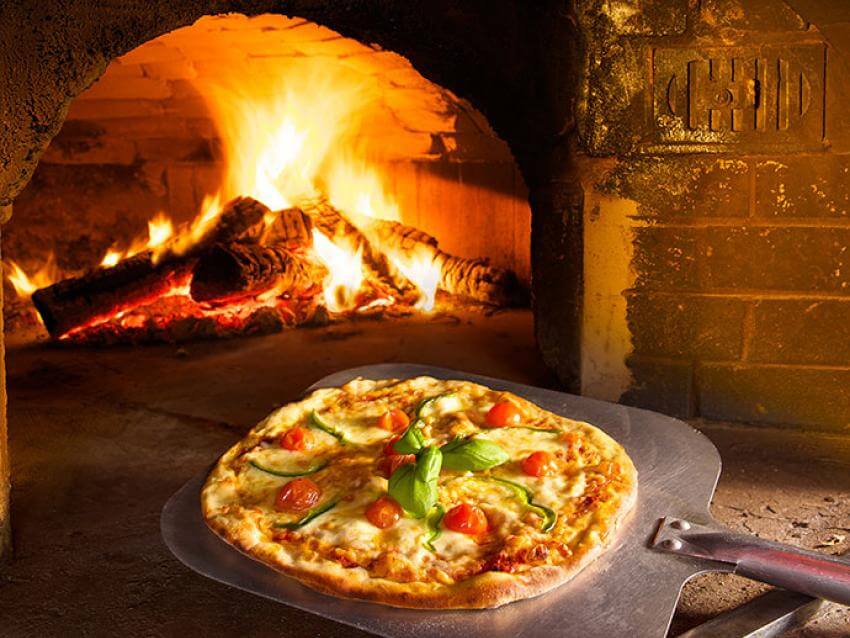 Portofino Bistro Italiano - pizza sur four à bois